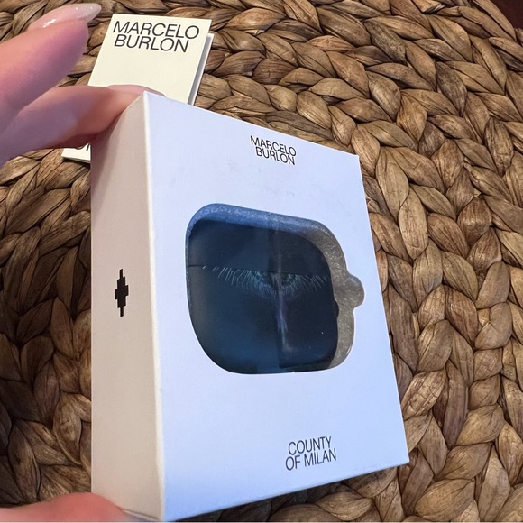 Marcelo Burlon County of Milan Black Wings Airpods Pro case - Picture 6 of 7